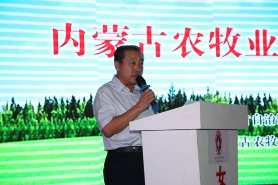 產(chǎn)業(yè)大咖齊聚草原青城，共享饕餮智慧盛宴----2015內(nèi)蒙古農(nóng)牧業(yè)產(chǎn)業(yè)化發(fā)展論壇召開