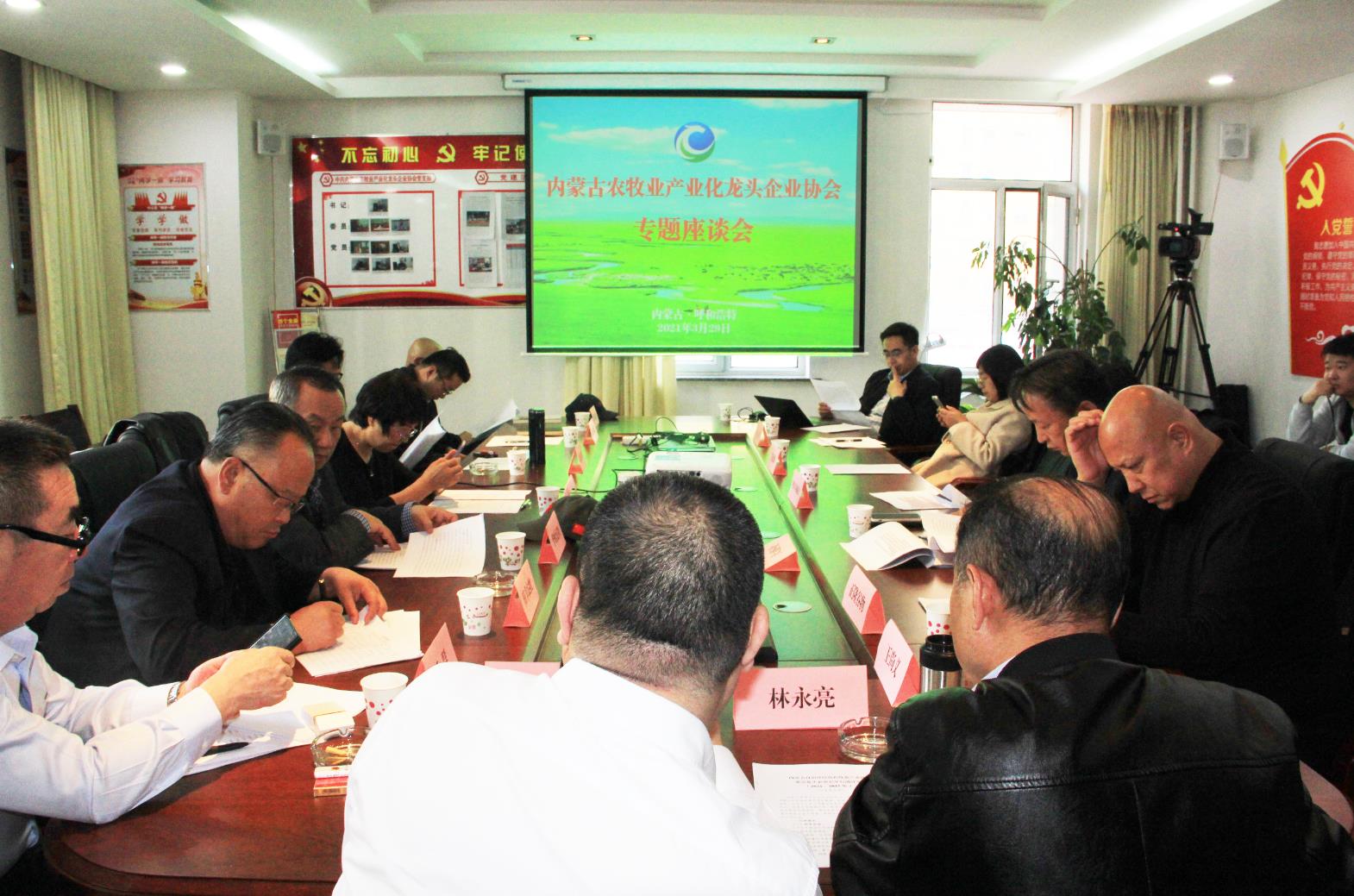 建言獻策，充分發(fā)揮協(xié)會的組織協(xié)調(diào)能力