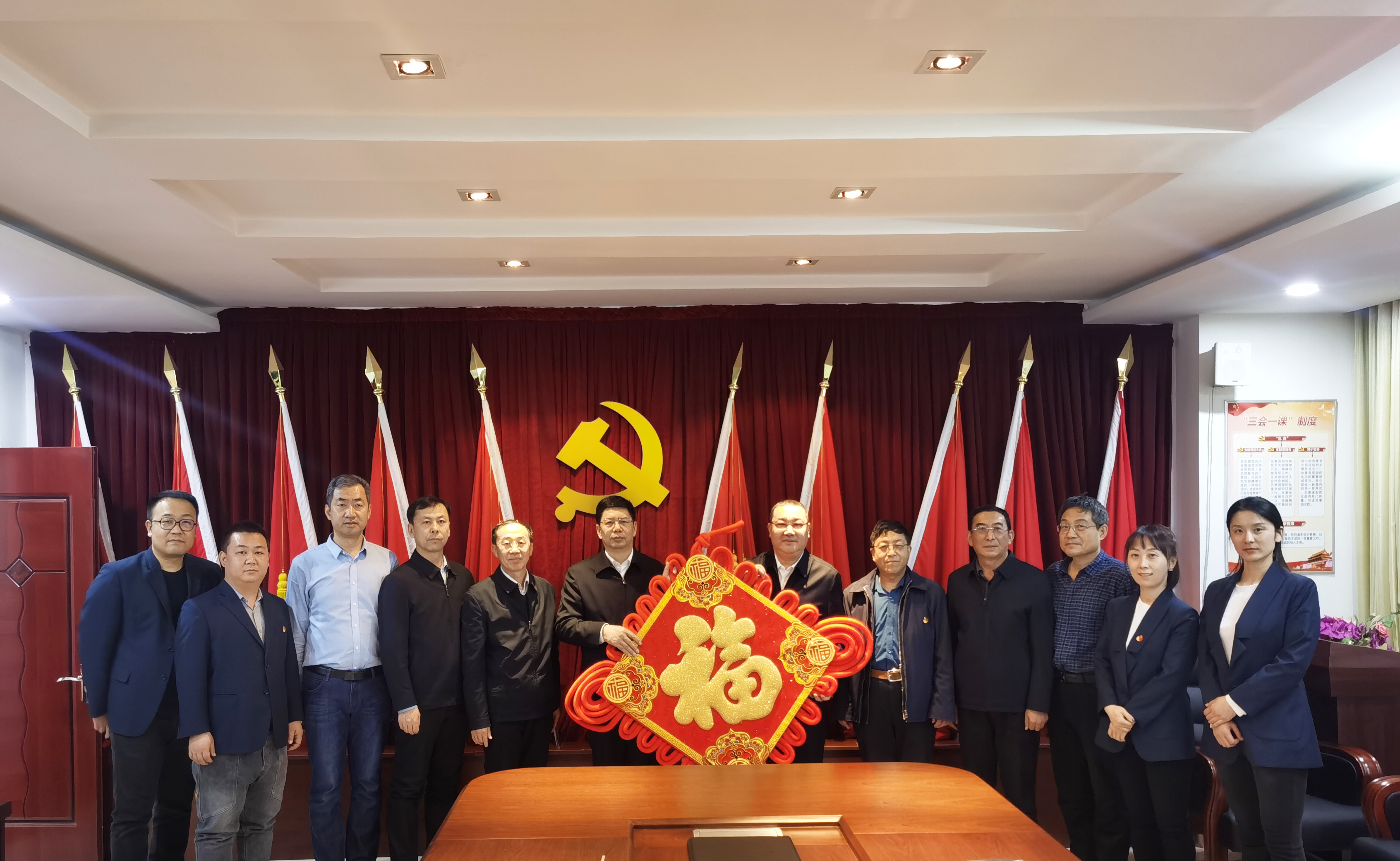 自治區(qū)政協(xié)副主席、工商聯(lián)主席安潤(rùn)生等領(lǐng)導(dǎo)蒞臨協(xié)會(huì)慰問(wèn)指導(dǎo)